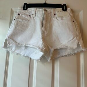 NWT Abercrombie Curve Love Mid Rise Mom Short